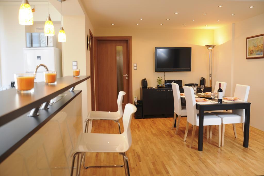 Derelli Elegance Apartment София Стая снимка
